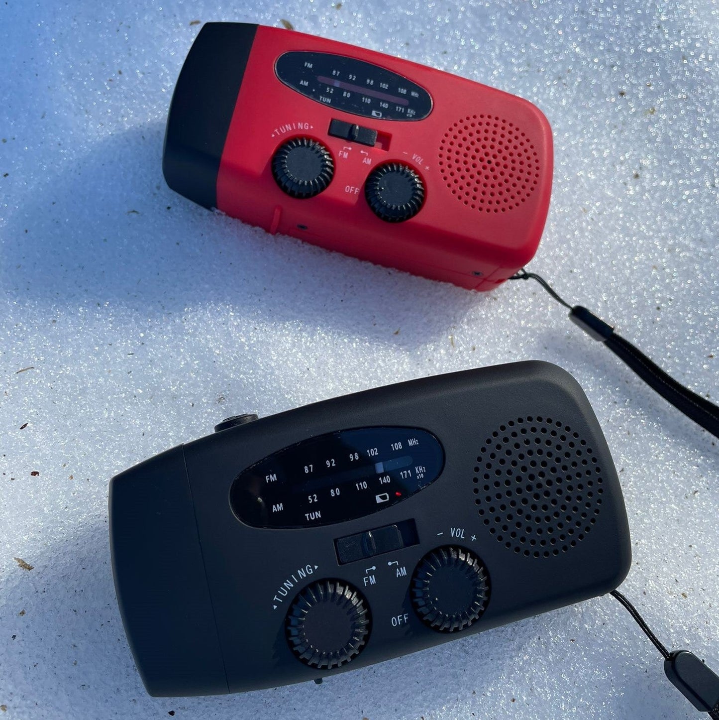 Norvio Nödradio™ | 2000 mAh inbyggd Powerbank, Ficklampa och Solceller